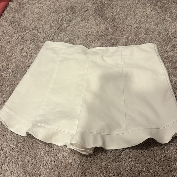1 STATE MINI RUFFLE HEM SHORTS - Picture 2 of 4